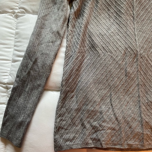 Vita Milano Heather Grey Ribbed, V Neck Long Sleeve Knit - Picture 3 of 3